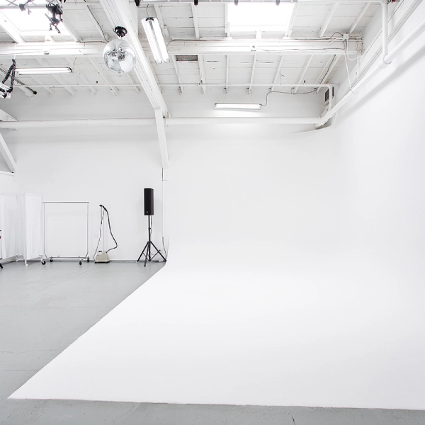 Book IK Painting Service For Your Studio Painting Service In Dubai